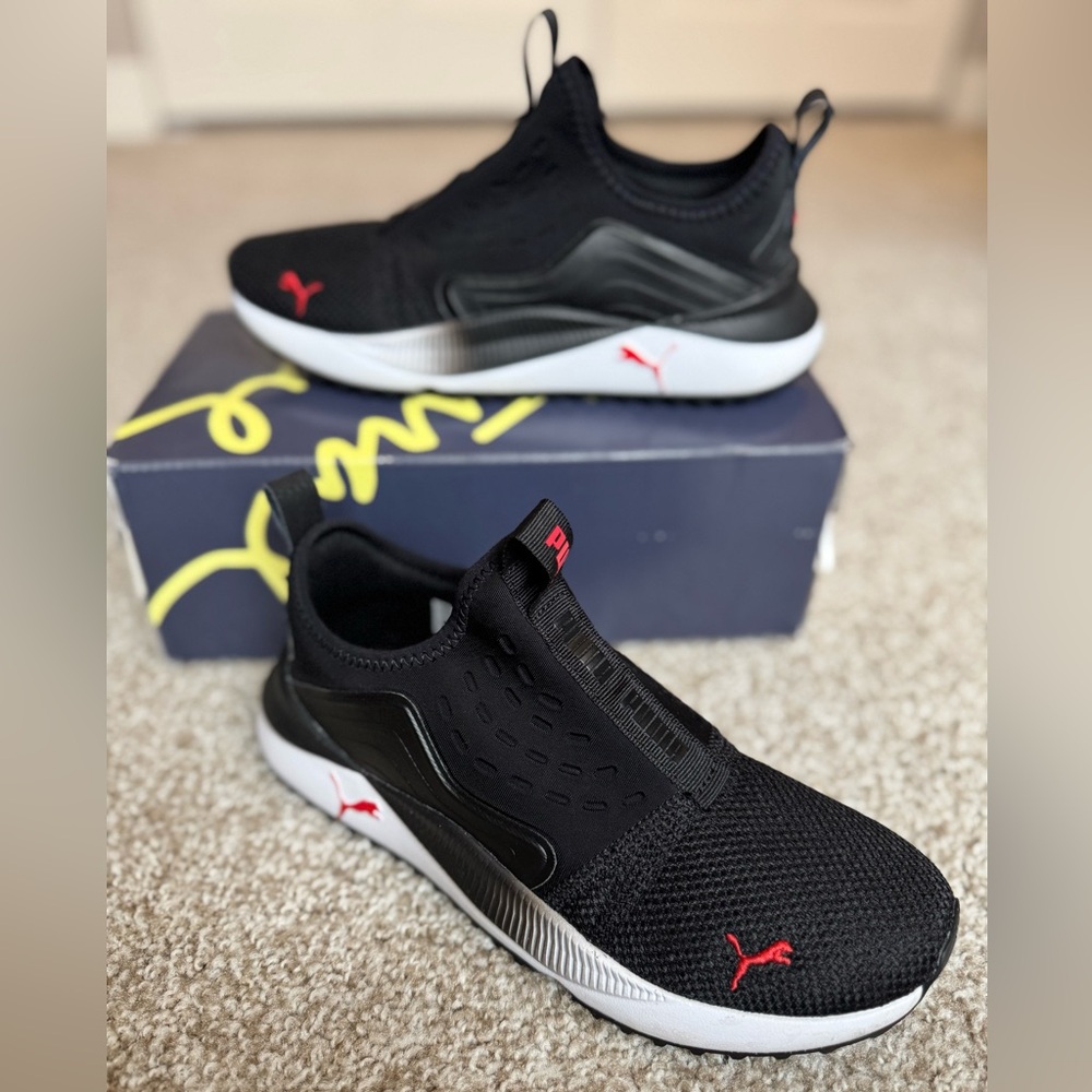 Puma sneakers size 6.5 black and white